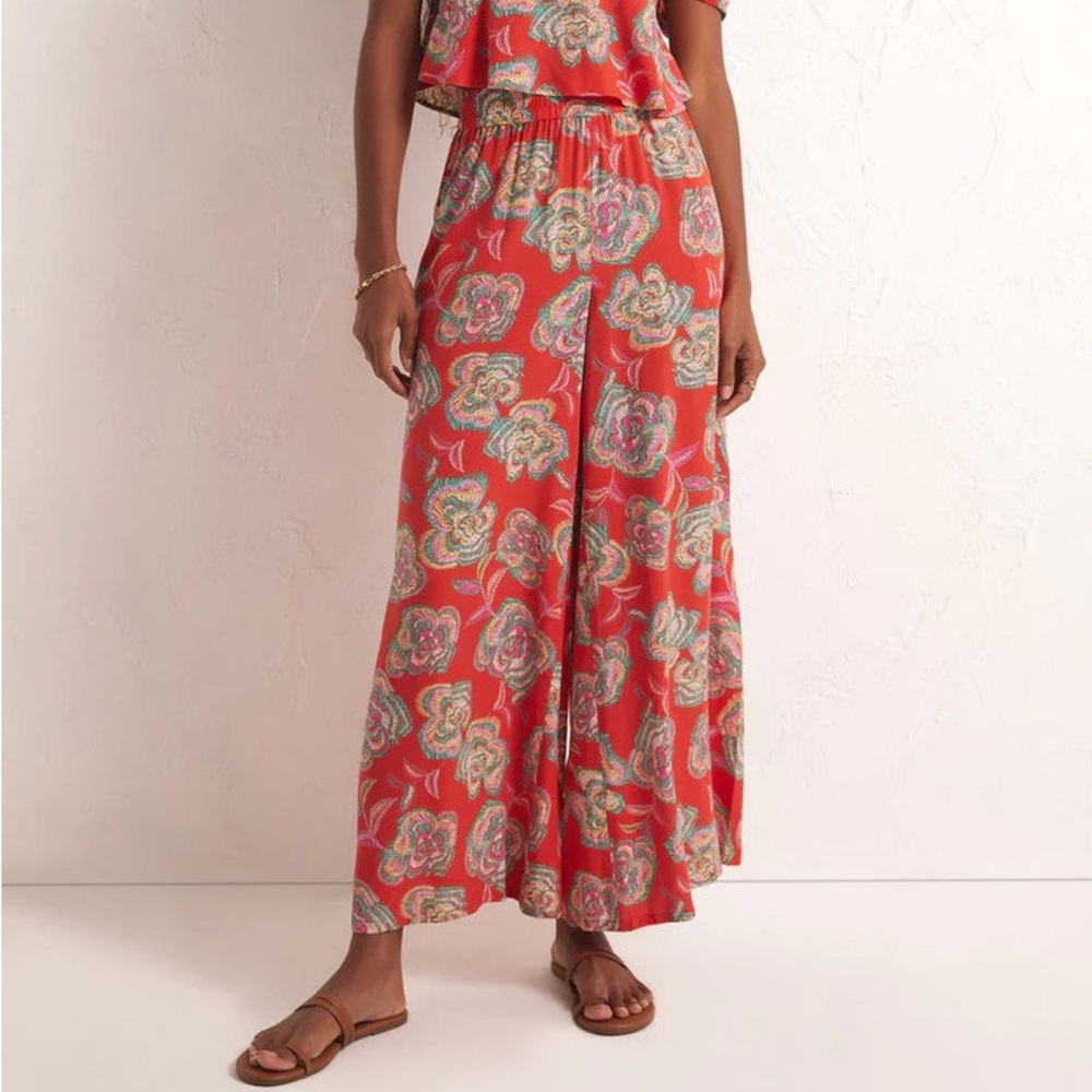 Z Supply Women’s Dante Tango Floral Wide-Leg Pants in Red and Pink